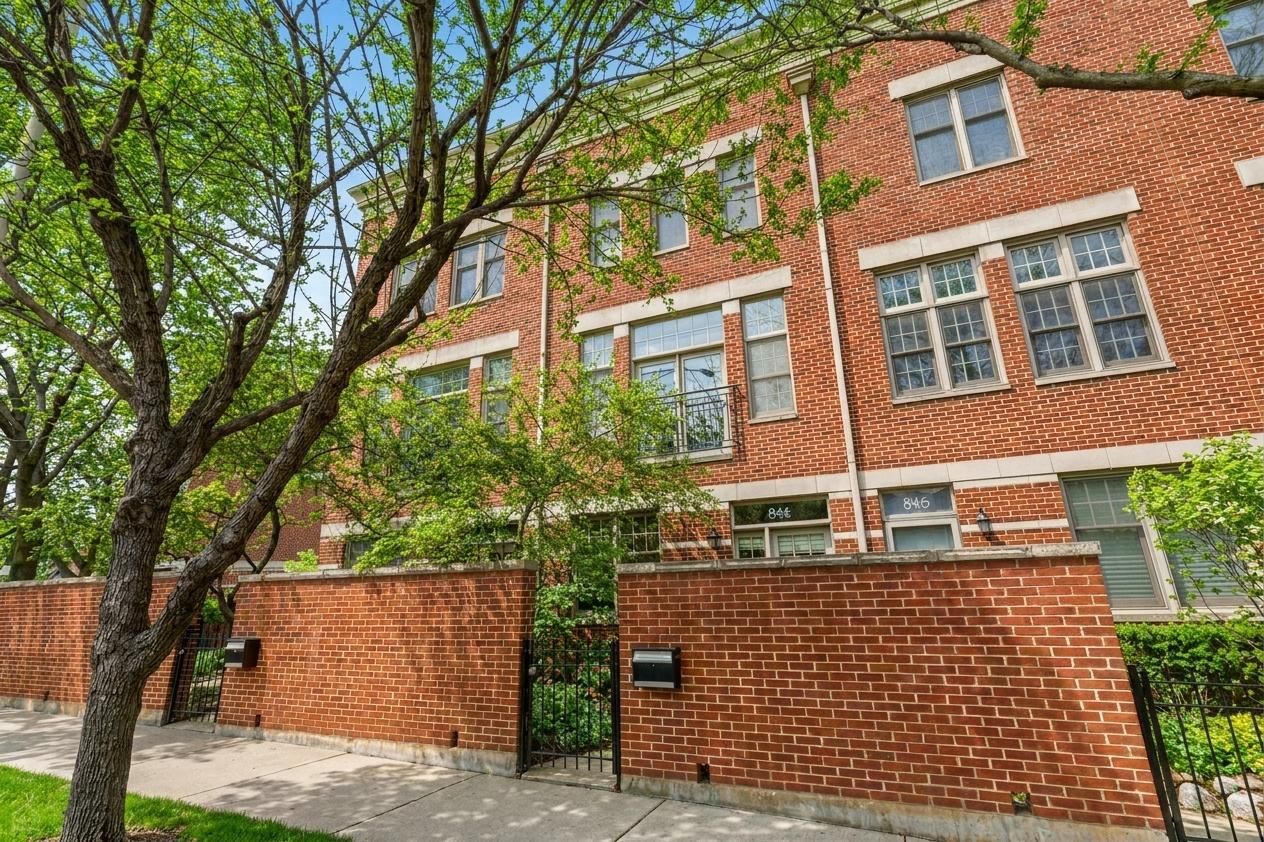844 N Ogden Avenue — Chicago, IL 60642