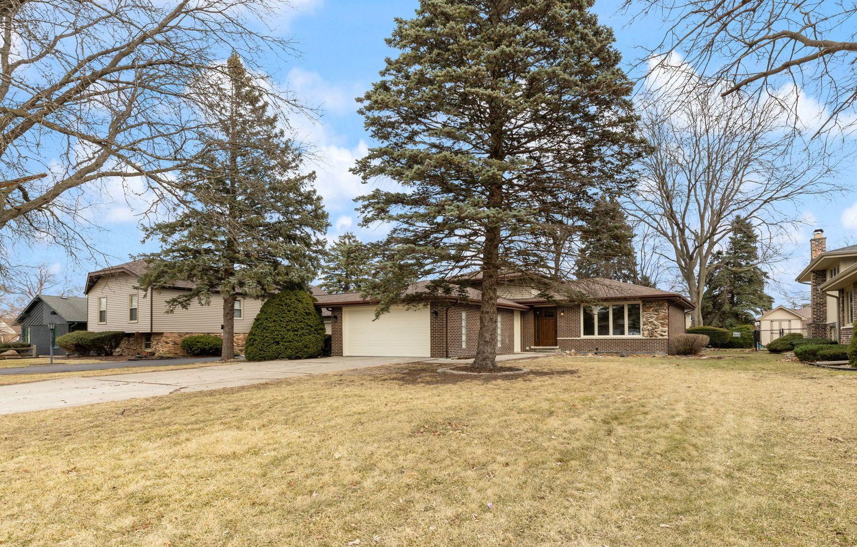 8518 Candlelight West Drive — Willow Springs, IL 60480