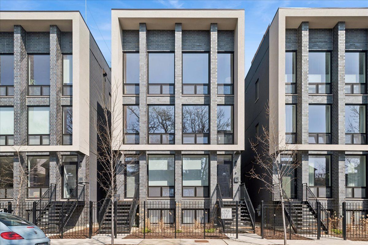 3018 W Lyndale Street #2 — Chicago, IL 60647
