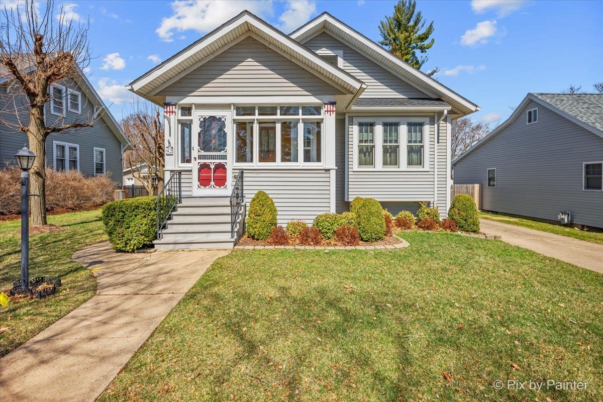 92 Hawley Avenue, West Dundee, IL 60118