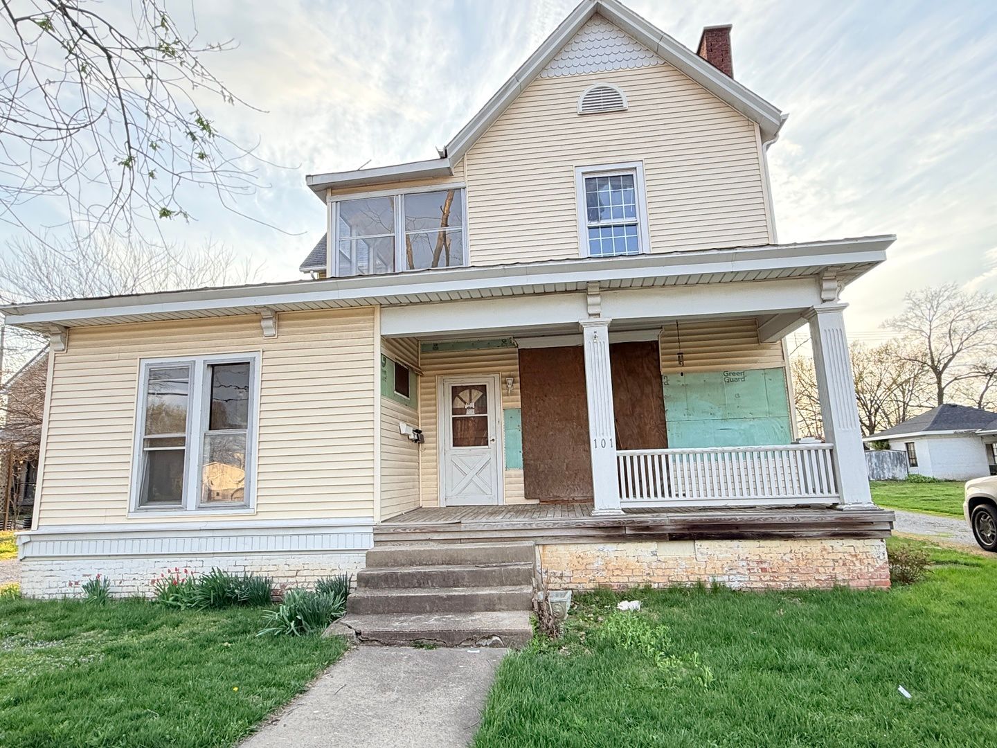101 5th Street — Carmi, IL 62821
