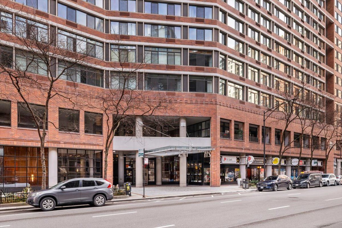 211 Ohio Street, Chicago, IL 60611
