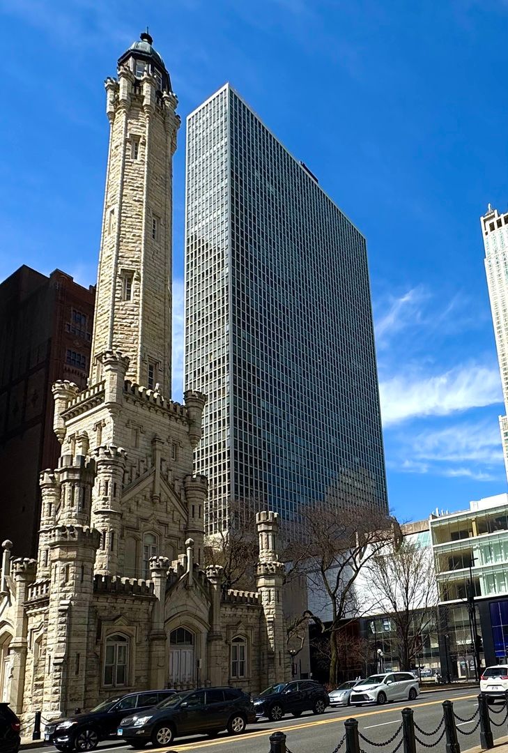 111 E Chestnut Street #17K — Chicago, IL 60611
