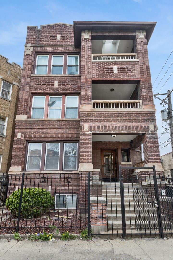 7914 S Champlain Avenue — Chicago, IL 60619