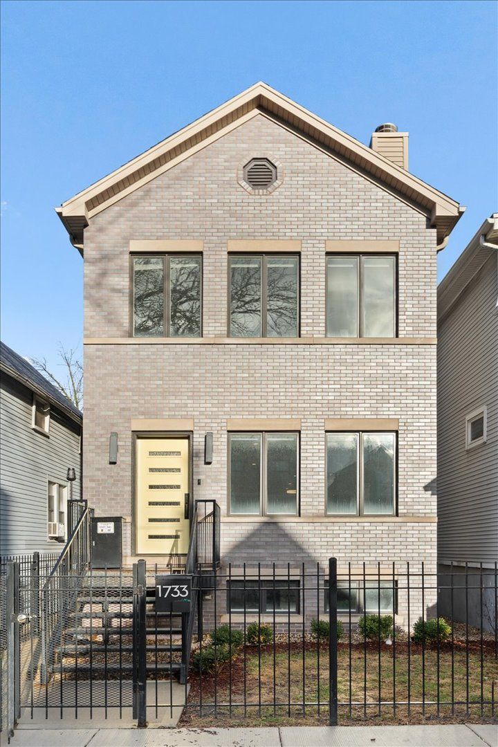 1733 N Troy Street — Chicago, IL 60647