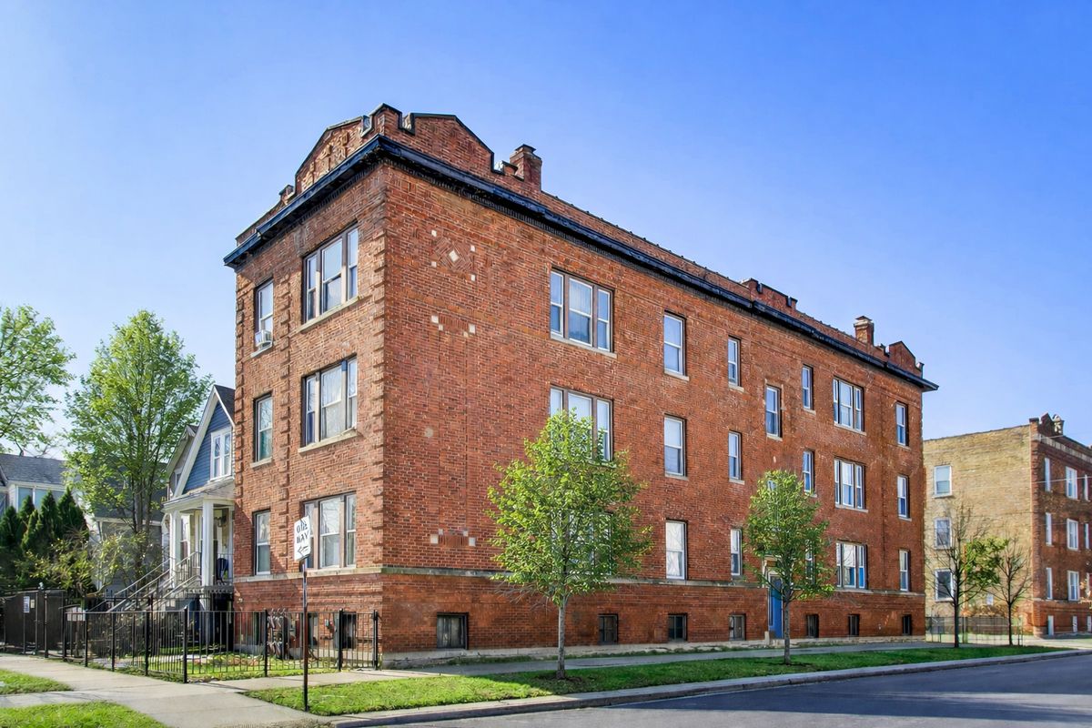 3047 Berteau Avenue, Chicago, IL 60618