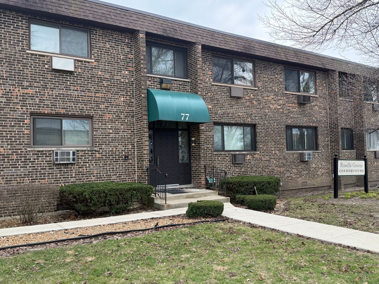 77 W Central Avenue #108 — Roselle, IL 60172
