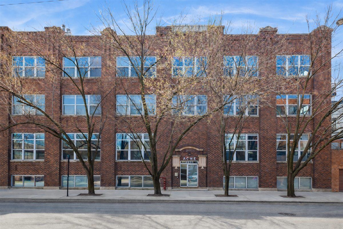2201 W Wabansia Avenue #5 — Chicago, IL 60647