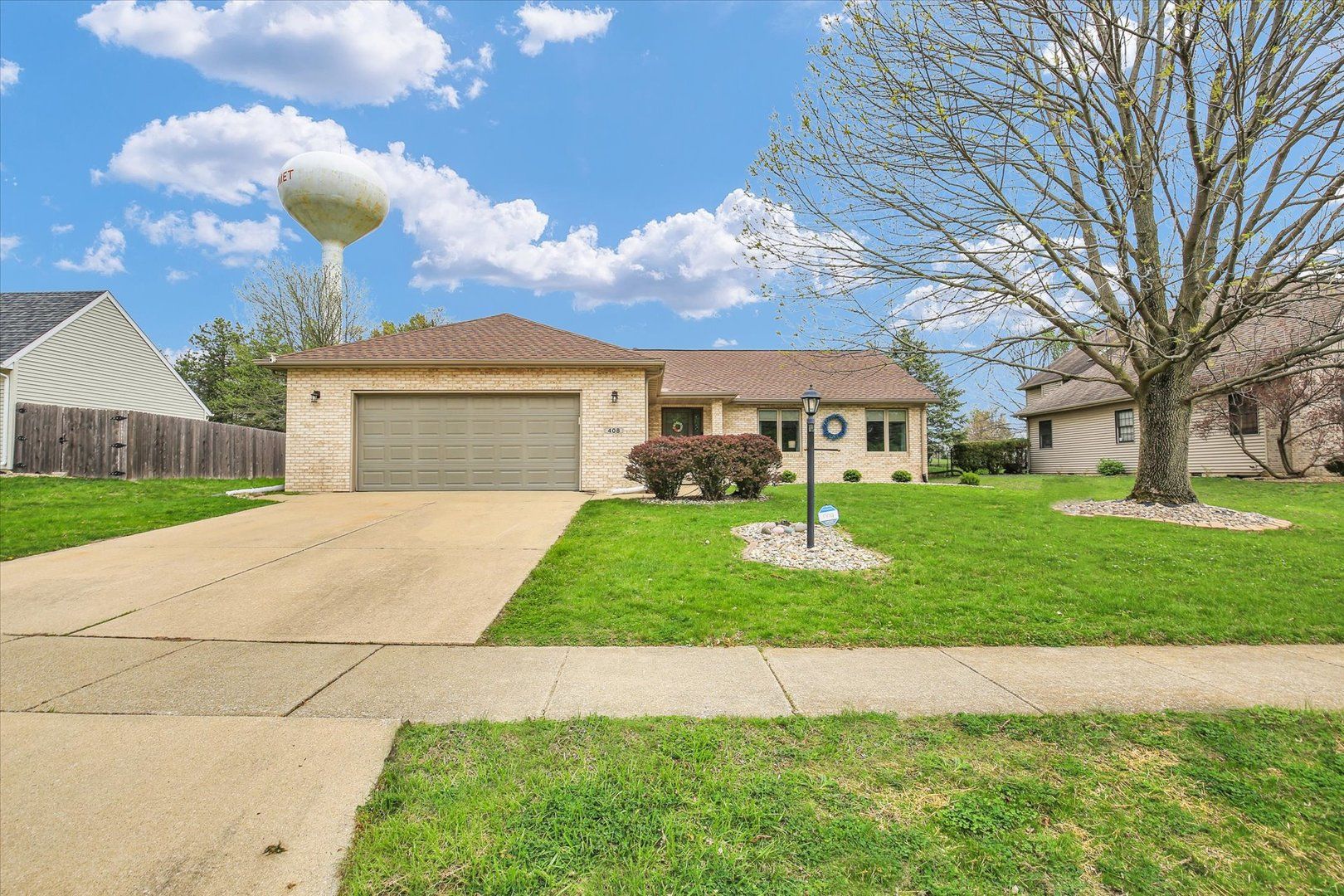 408 S Jeffery Drive — Mahomet, IL 61853