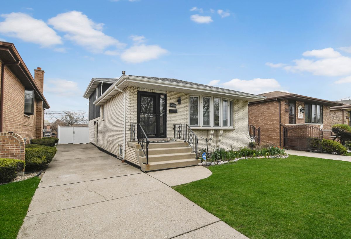 6145 Knox Avenue, Chicago, IL 60629
