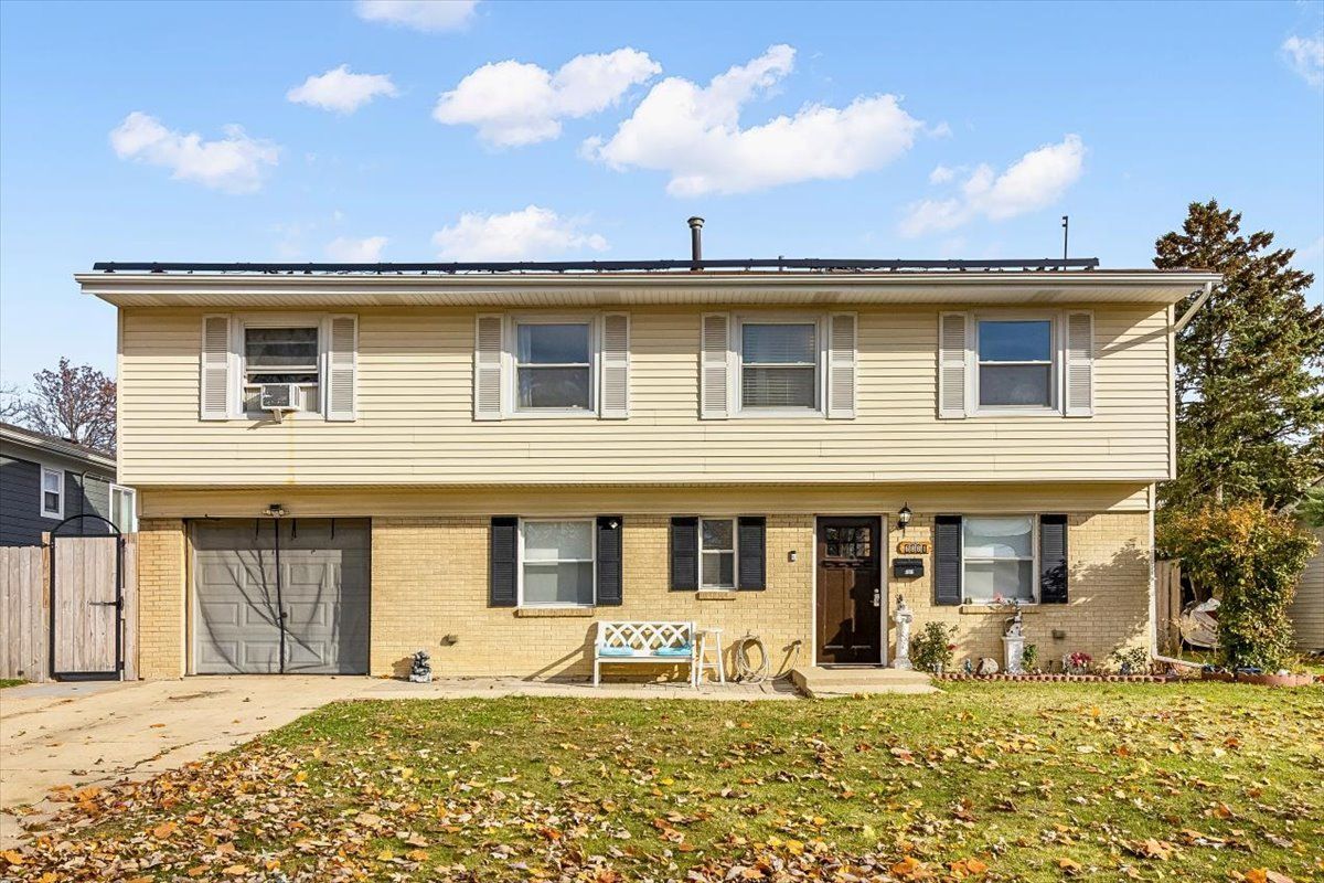 6881 Hickory Street — Hanover Park, IL 60133