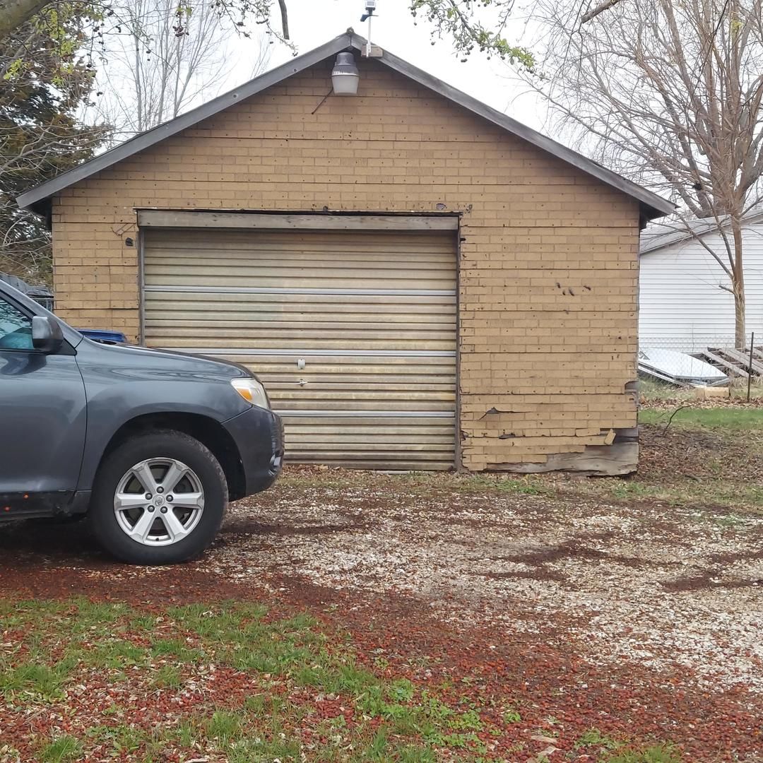 1804 17 Street, Viola, IL 61486
