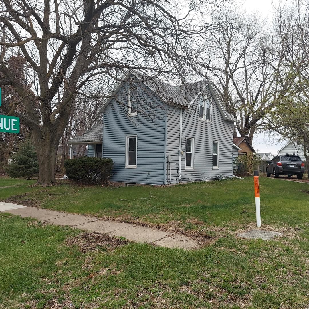 1804 17 Street, Viola, IL 61486