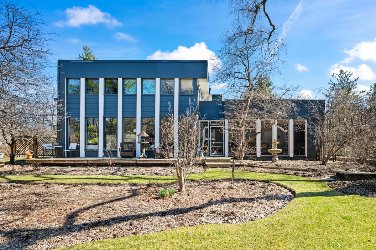 108 Wheeling Road, Prospect Heights, IL 60070