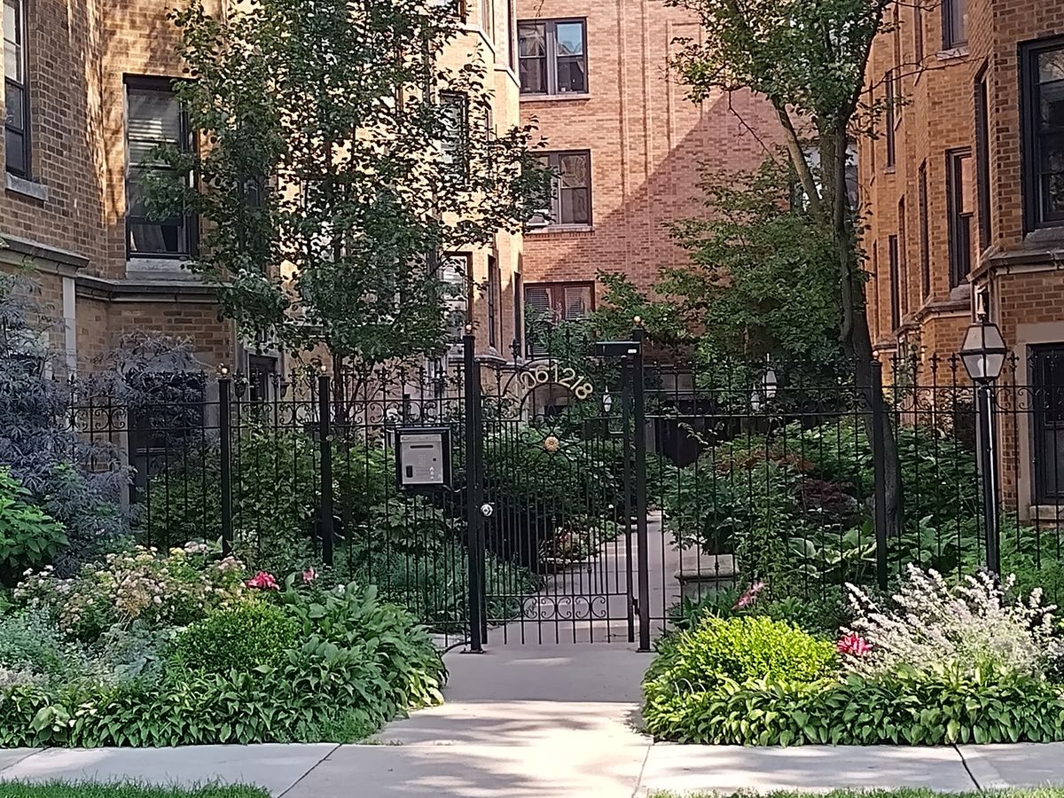 1216 Jarvis Avenue, Chicago, IL 60626