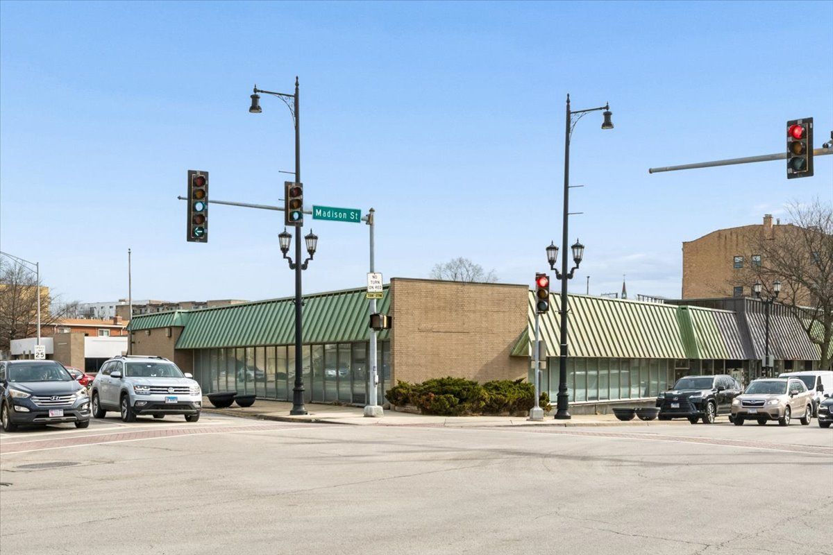 7521 Madison Street — Forest Park, IL 60130