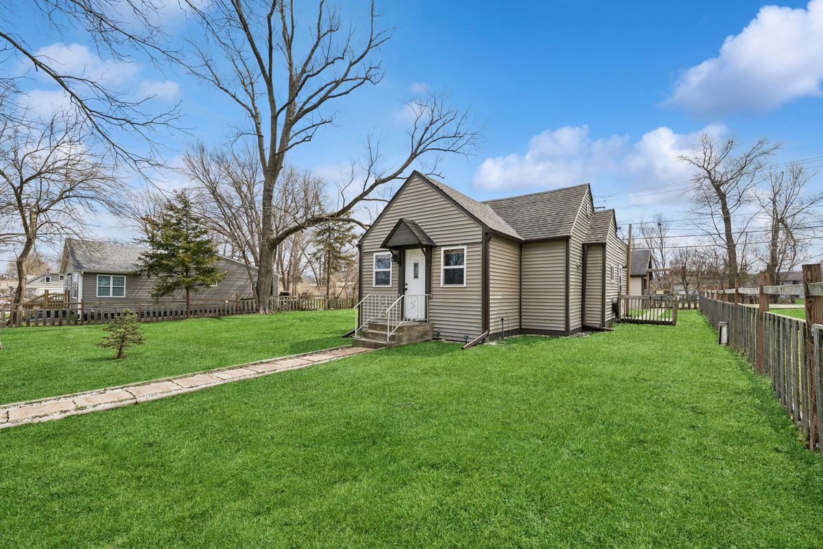 5313 Cleveland Drive, McHenry, IL 60050