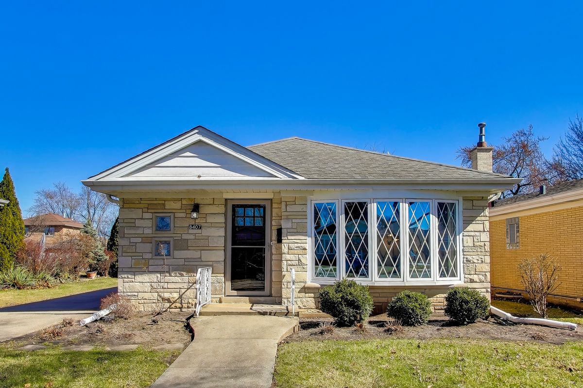 8407 Olcott Avenue, Niles, IL 60714