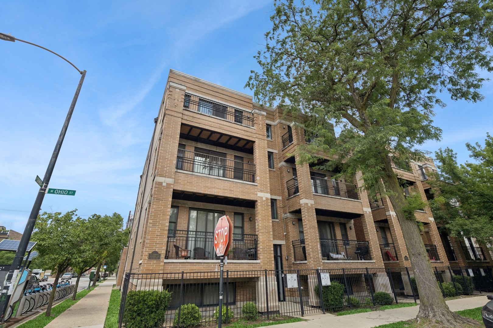1952 W Ohio Street #3W — Chicago, IL 60622