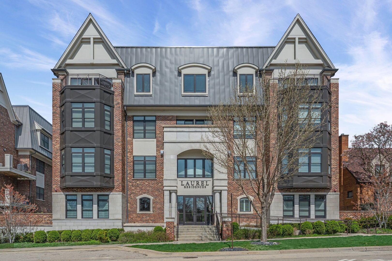 815 Laurel Avenue #403 — Highland Park, IL 60035