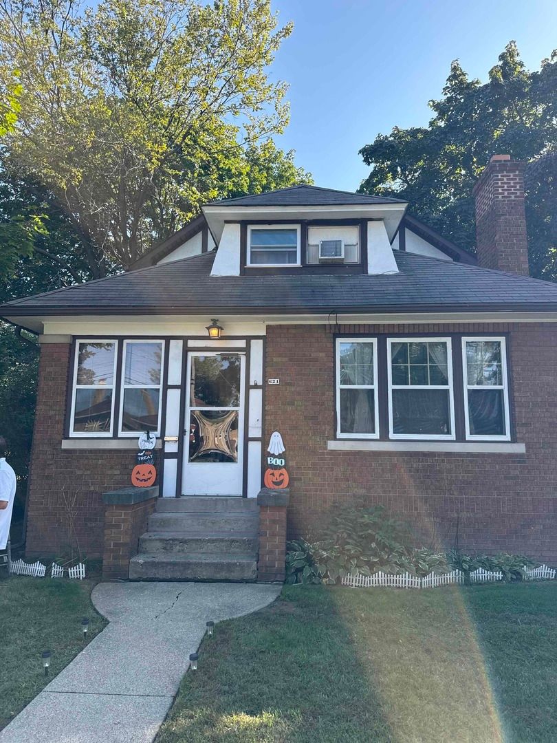 621 W Keith Avenue — Waukegan, IL 60085