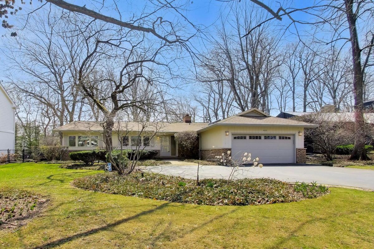 900 Stonegate Drive, Highland Park, IL 60035