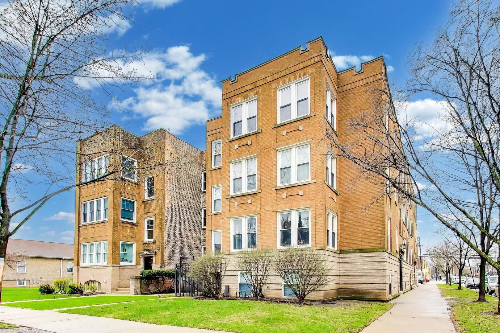 4743 W Roscoe Street #1 — Chicago, IL 60641