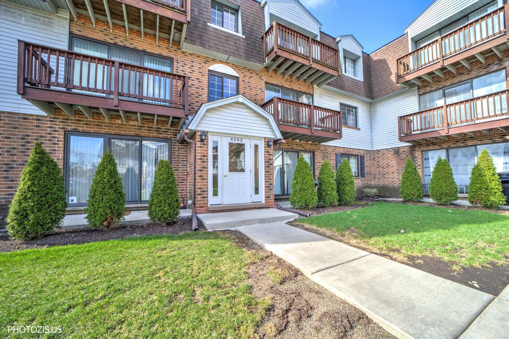 4202 Central Road #1D — Glenview, IL 60025