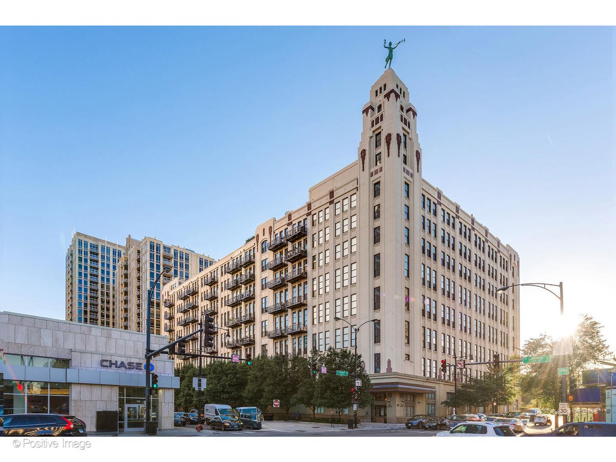 758 Larrabee Street, Chicago, IL 60654