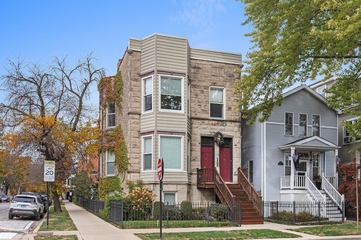 1658 Nelson Street, Chicago, IL 60657