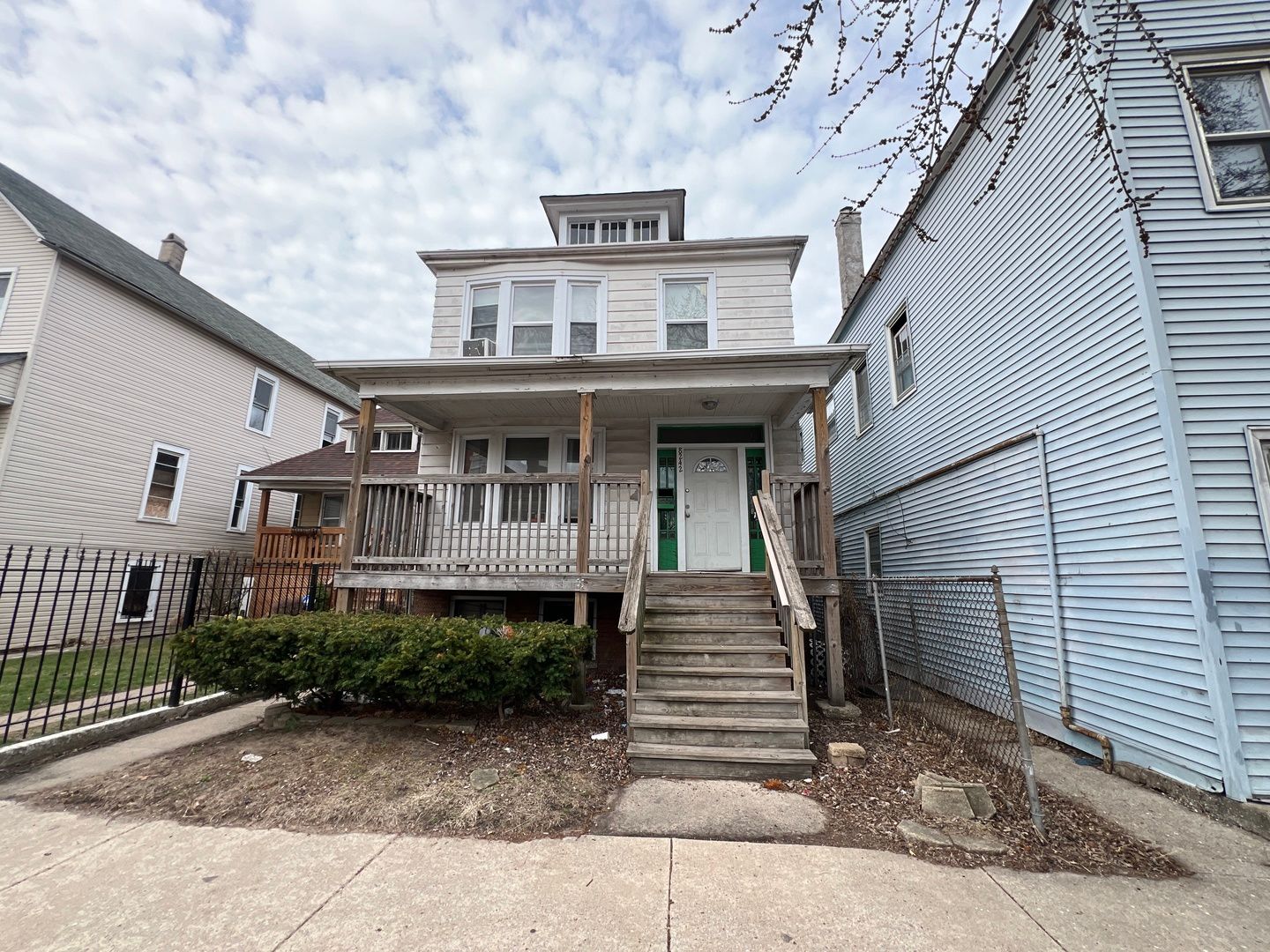 8242 S Houston Avenue — Chicago, IL 60617
