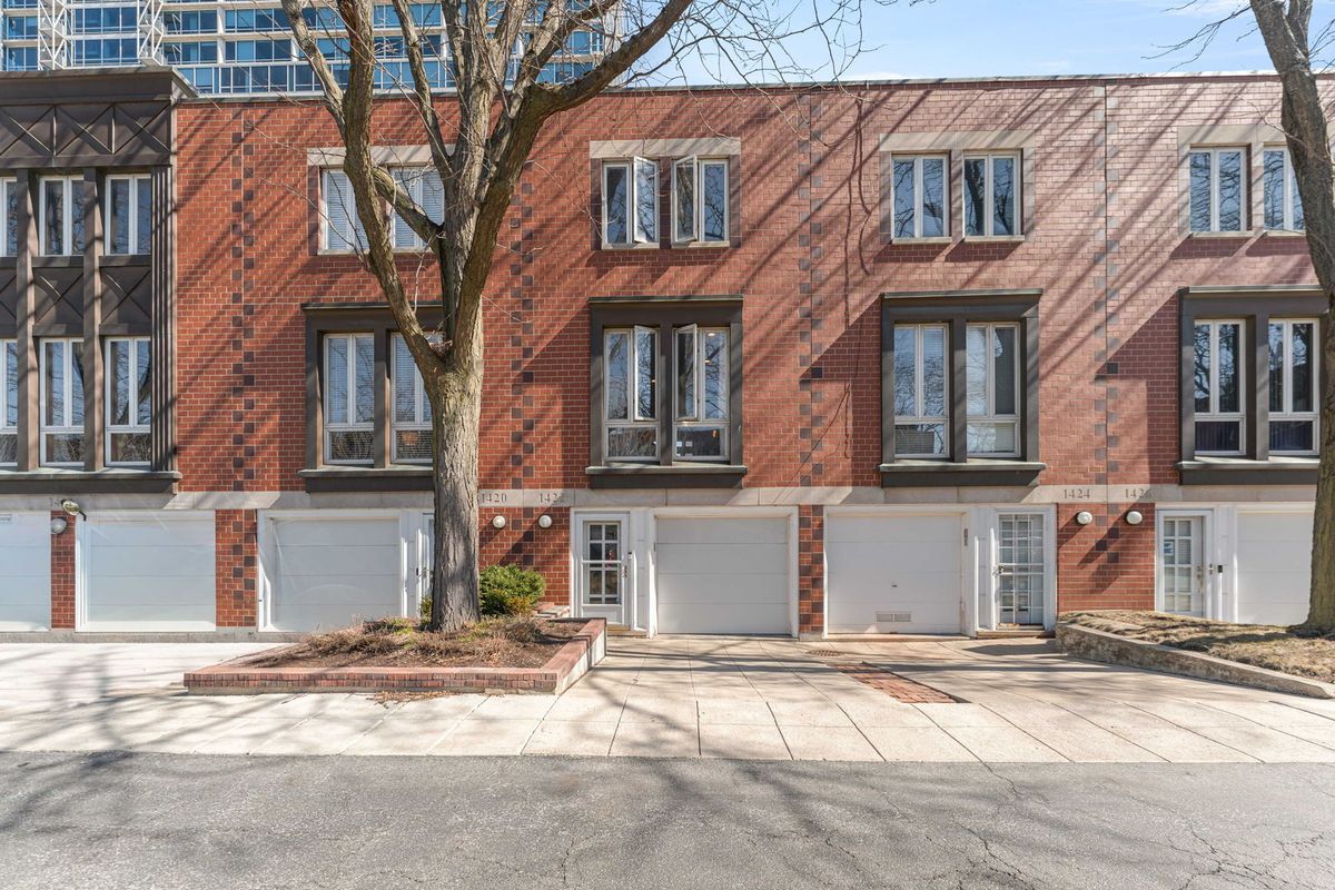 1422 State Street, Chicago, IL 60605