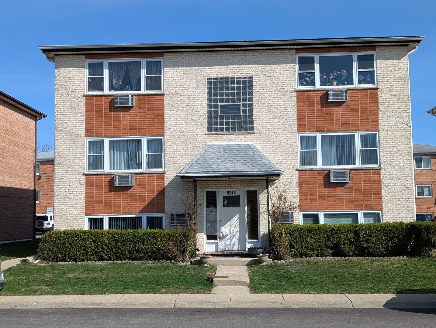 9216 Seymour Avenue W #1E — Schiller Park, IL 60176