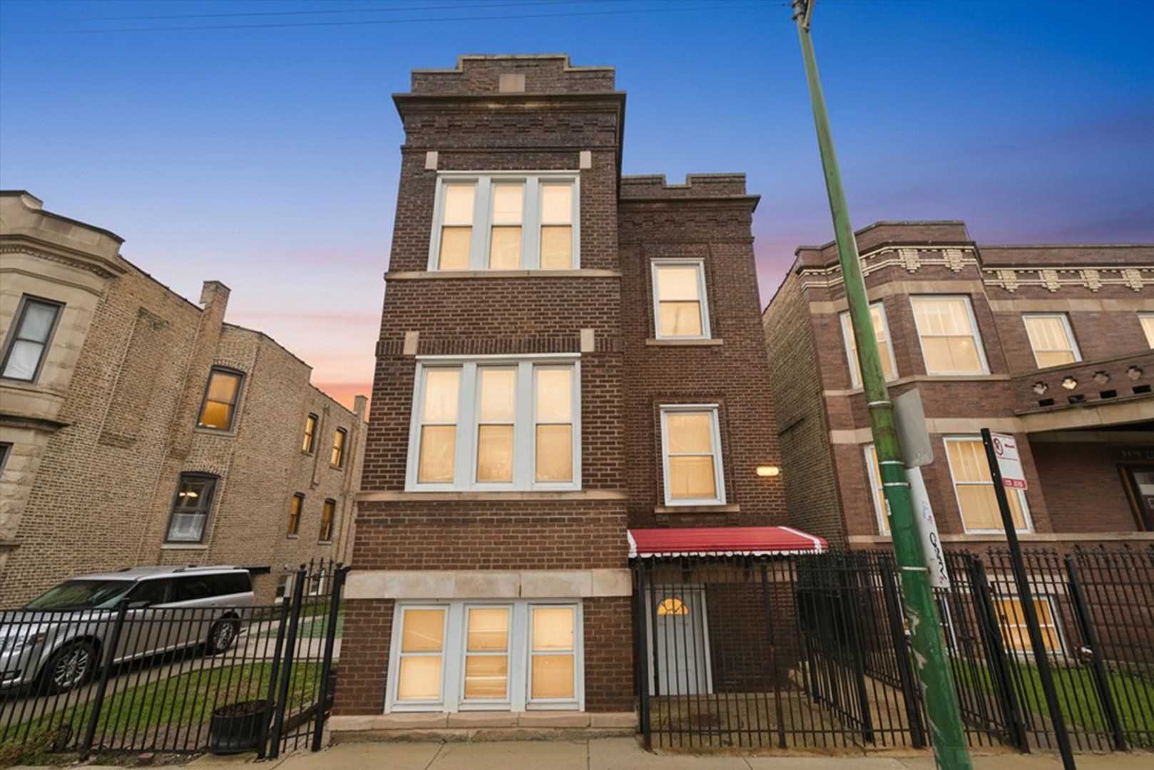 2921 N Kedzie Avenue — Chicago, IL 60618