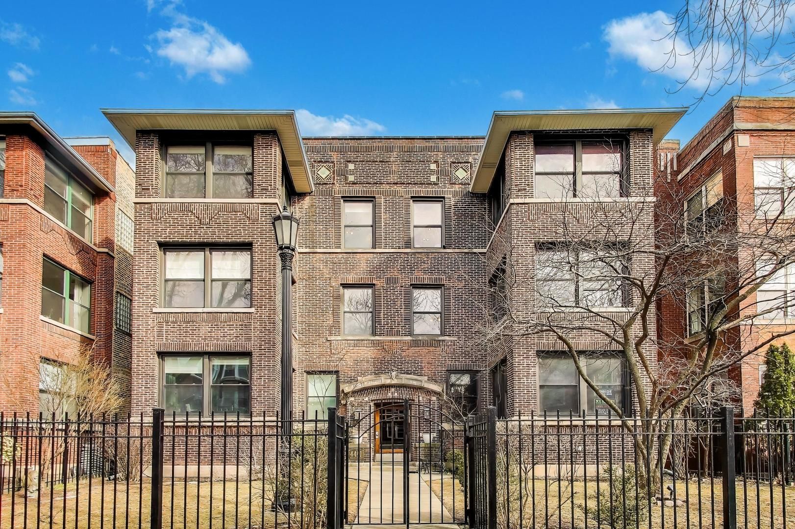 4441 N Beacon Street #2A — Chicago, IL 60640