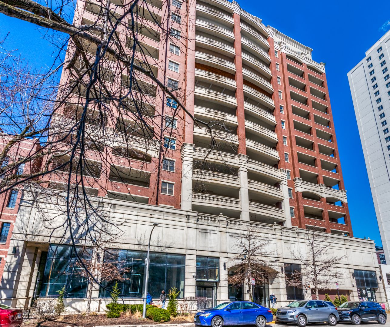 828 W Grace Street #903 — Chicago, IL 60613