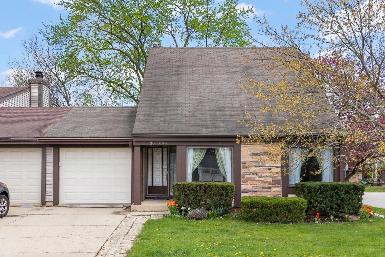 30W050 Mulberry Court — Warrenville, IL 60555