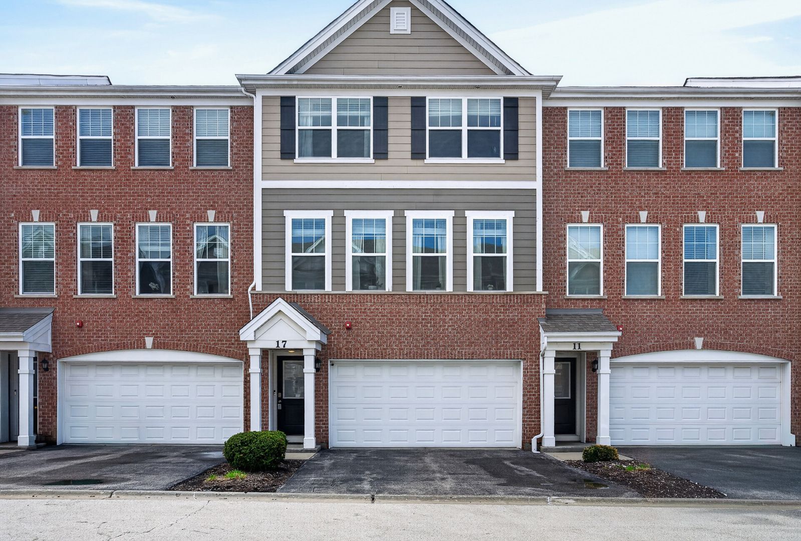 17 Grey Wolf Drive — Wheeling, IL 60090