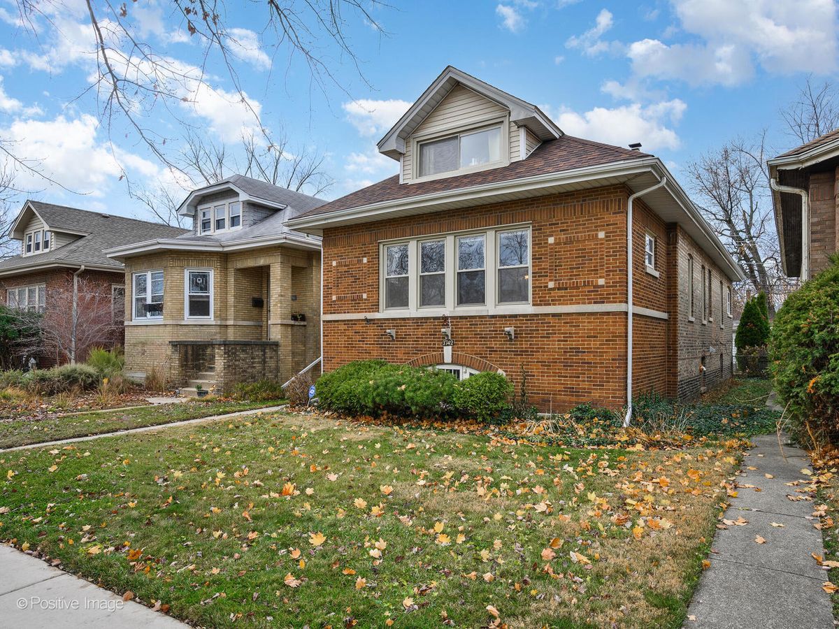 3742 Clinton Avenue, Berwyn, IL 60402