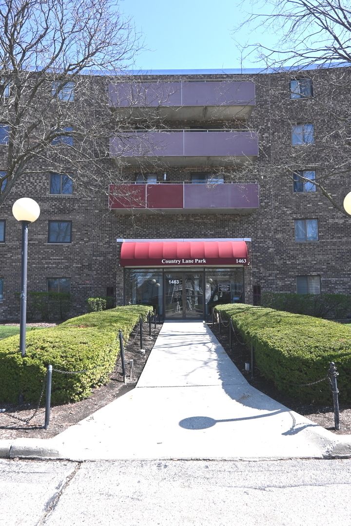 1463 Mercury Drive #217 — Schaumburg, IL 60193
