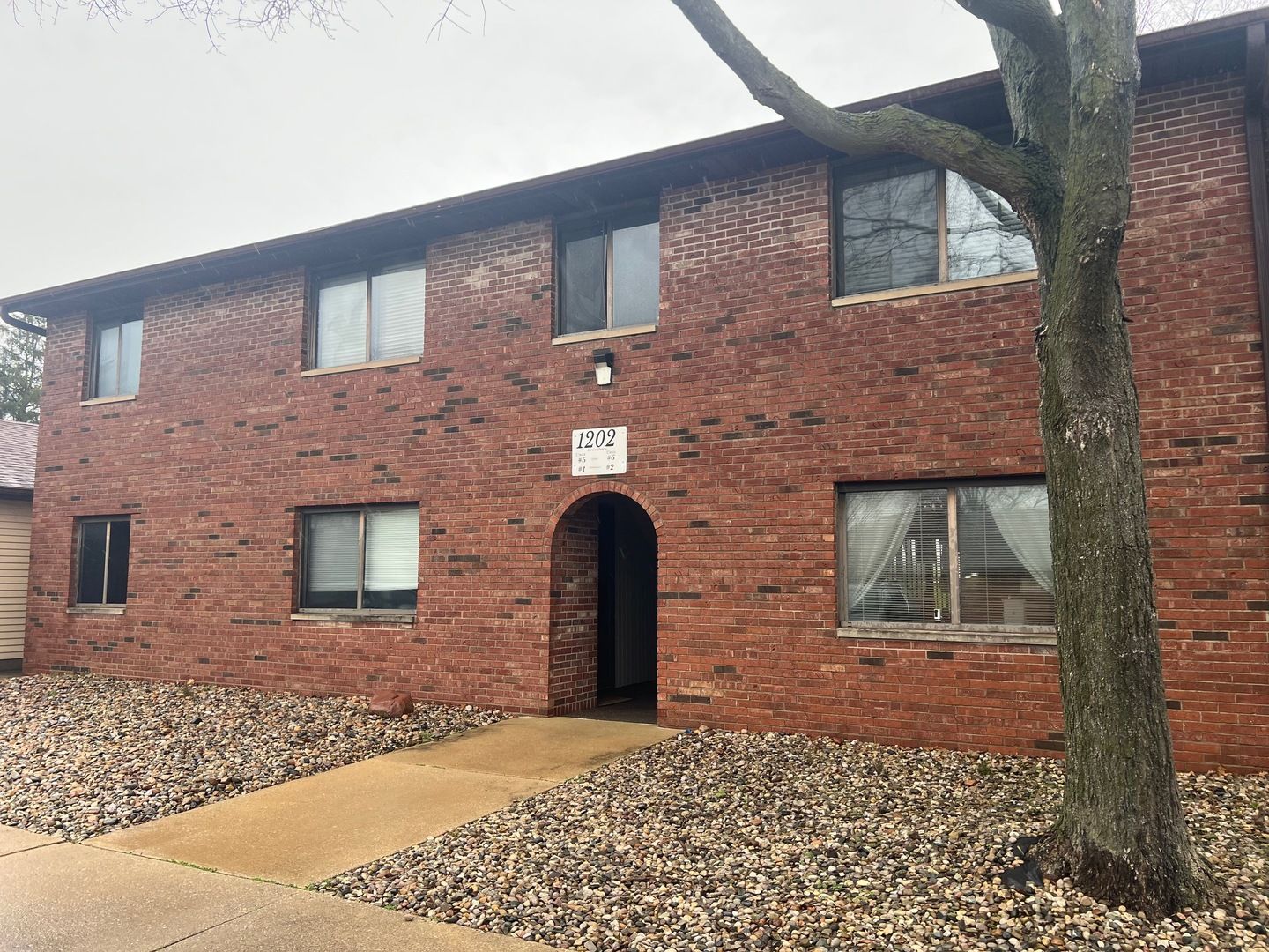 1202 Dean Drive #5 — Urbana, IL 61802