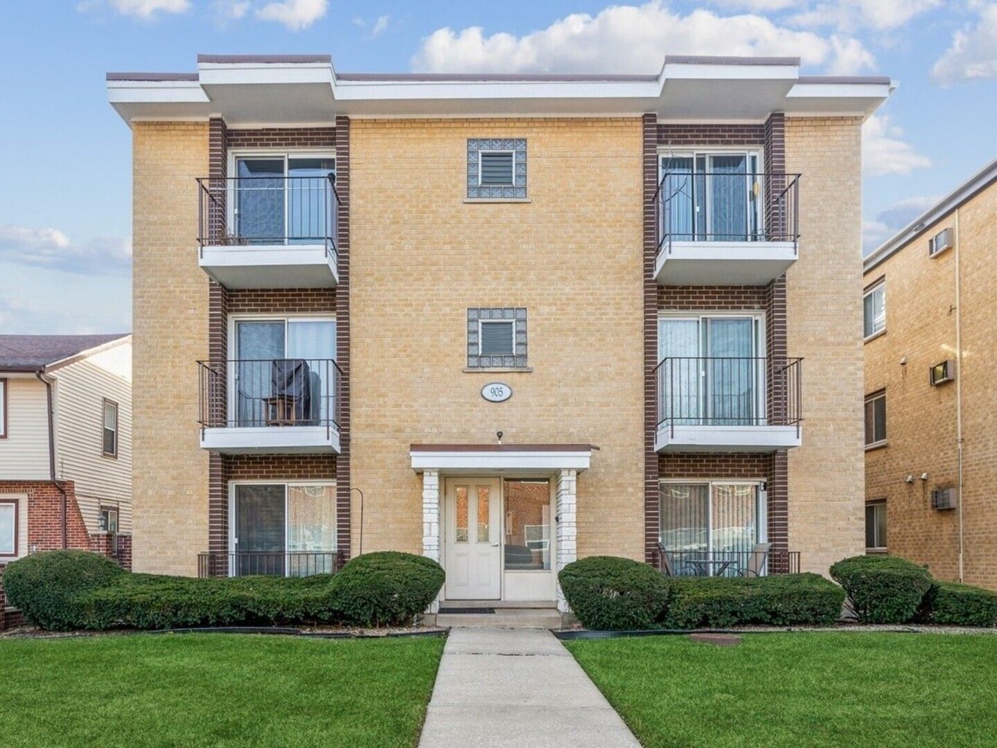 905 Graceland Avenue #7 — Des Plaines, IL 60016