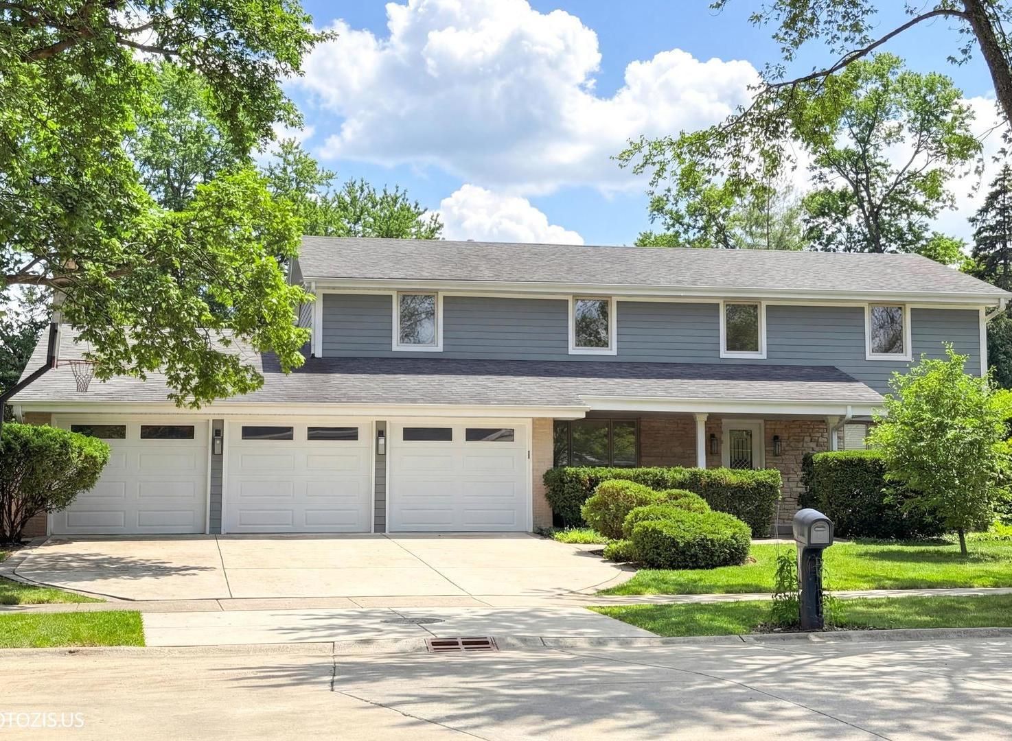 3235 Robincrest Drive — Northbrook, IL 60062