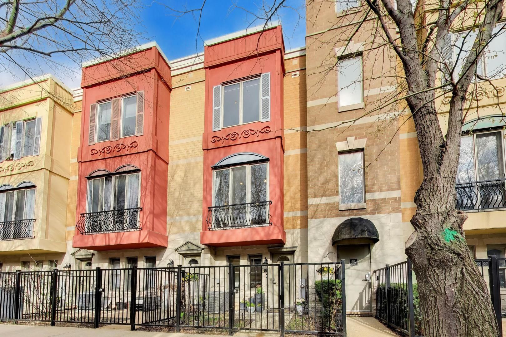 511 N PEORIA Street — Chicago, IL 60642