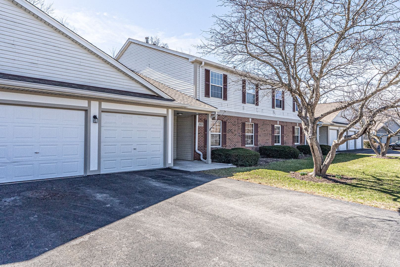 383 WOODVIEW Circle #C — Elgin, IL 60120