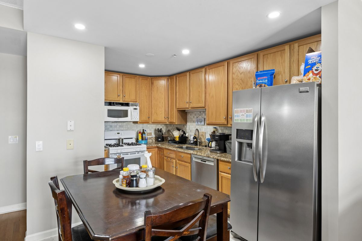 9355 Irving Park Road #401, Schiller Park, IL 60176