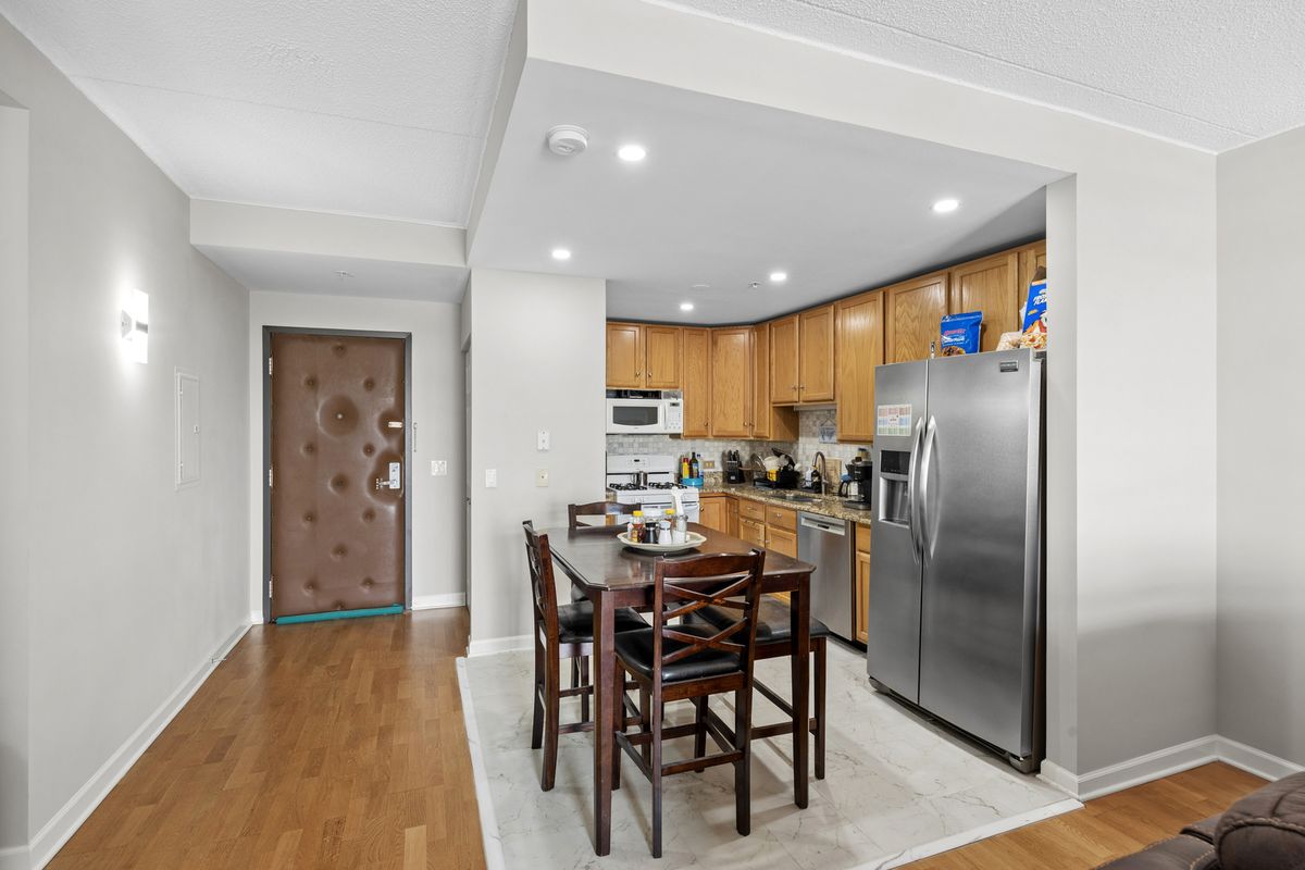 9355 Irving Park Road #401, Schiller Park, IL 60176