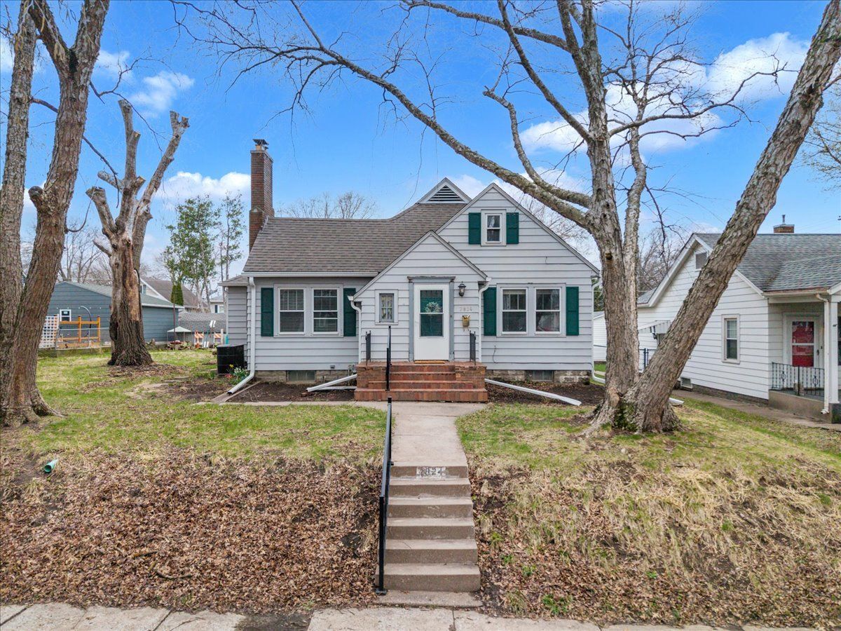 2824 Tremont Avenue — Davenport, IA 52803