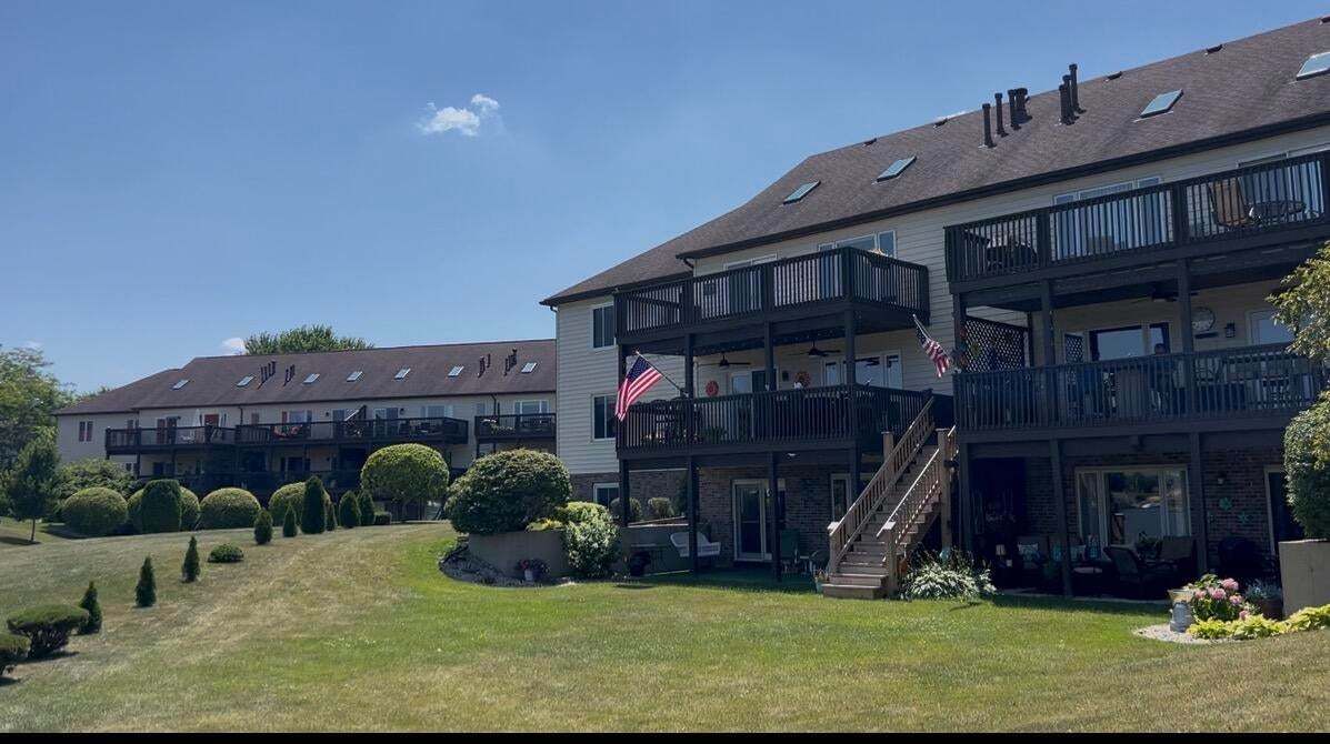 5065 Spinnaker Lane #E, Crown Point, IN 46307