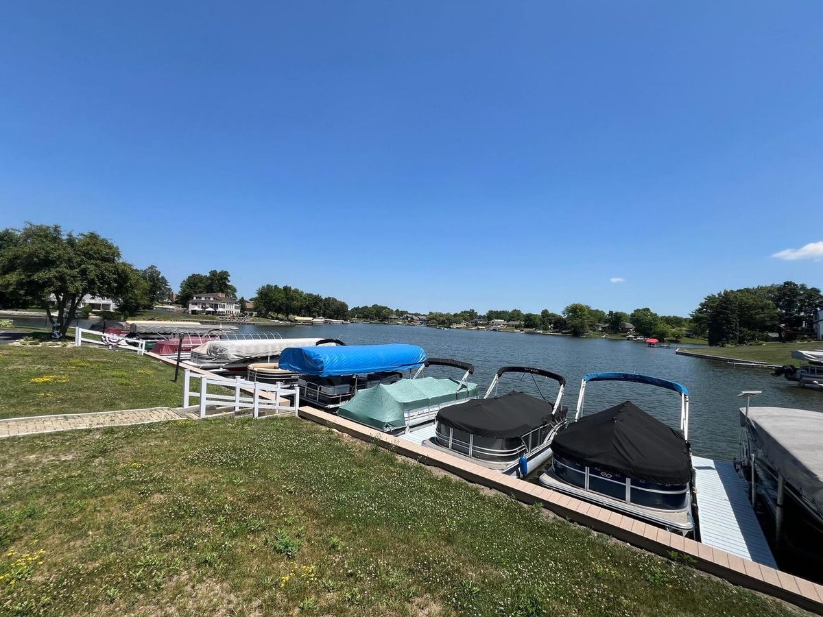 5065 Spinnaker Lane #E, Crown Point, IN 46307